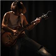 Étudiant en Master d’enseignement et artiste, je vous propose des cours de guitare s’adressant principalement aux débutants.